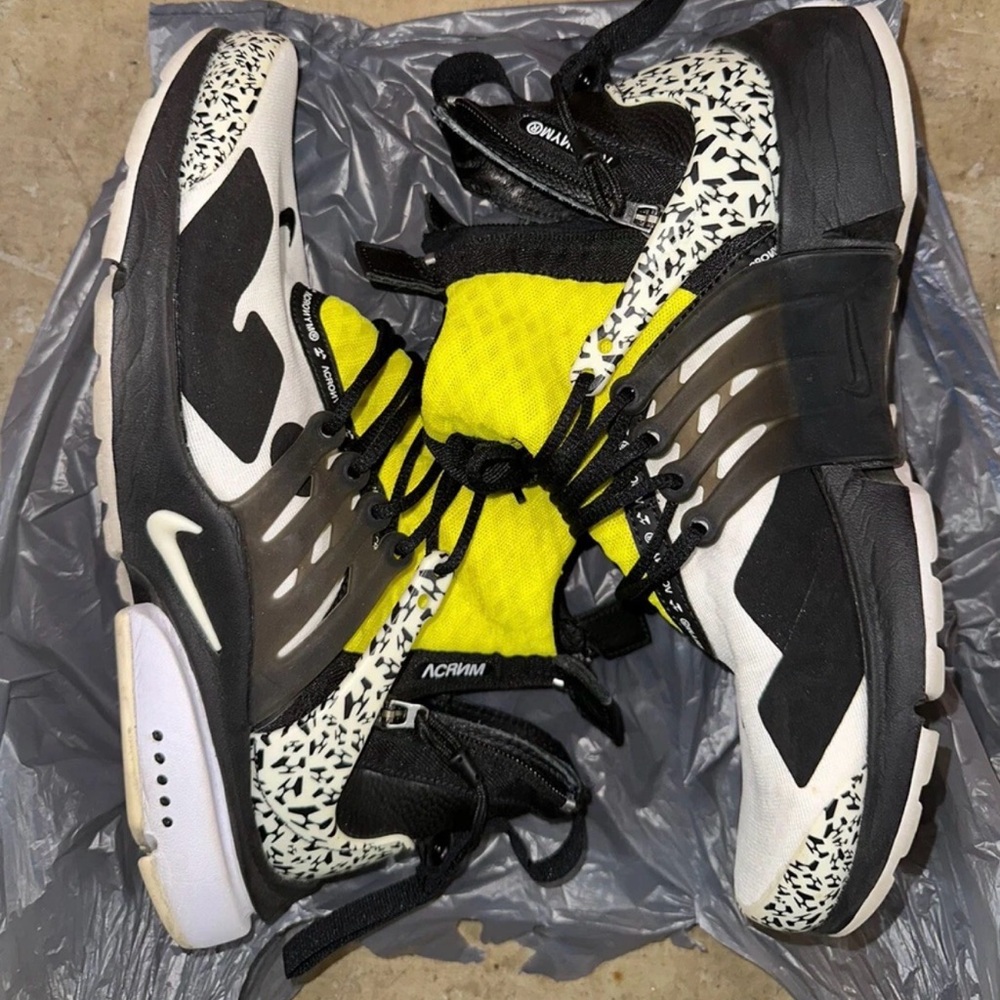 Nike Men's Black, White & Yellow Sneakers